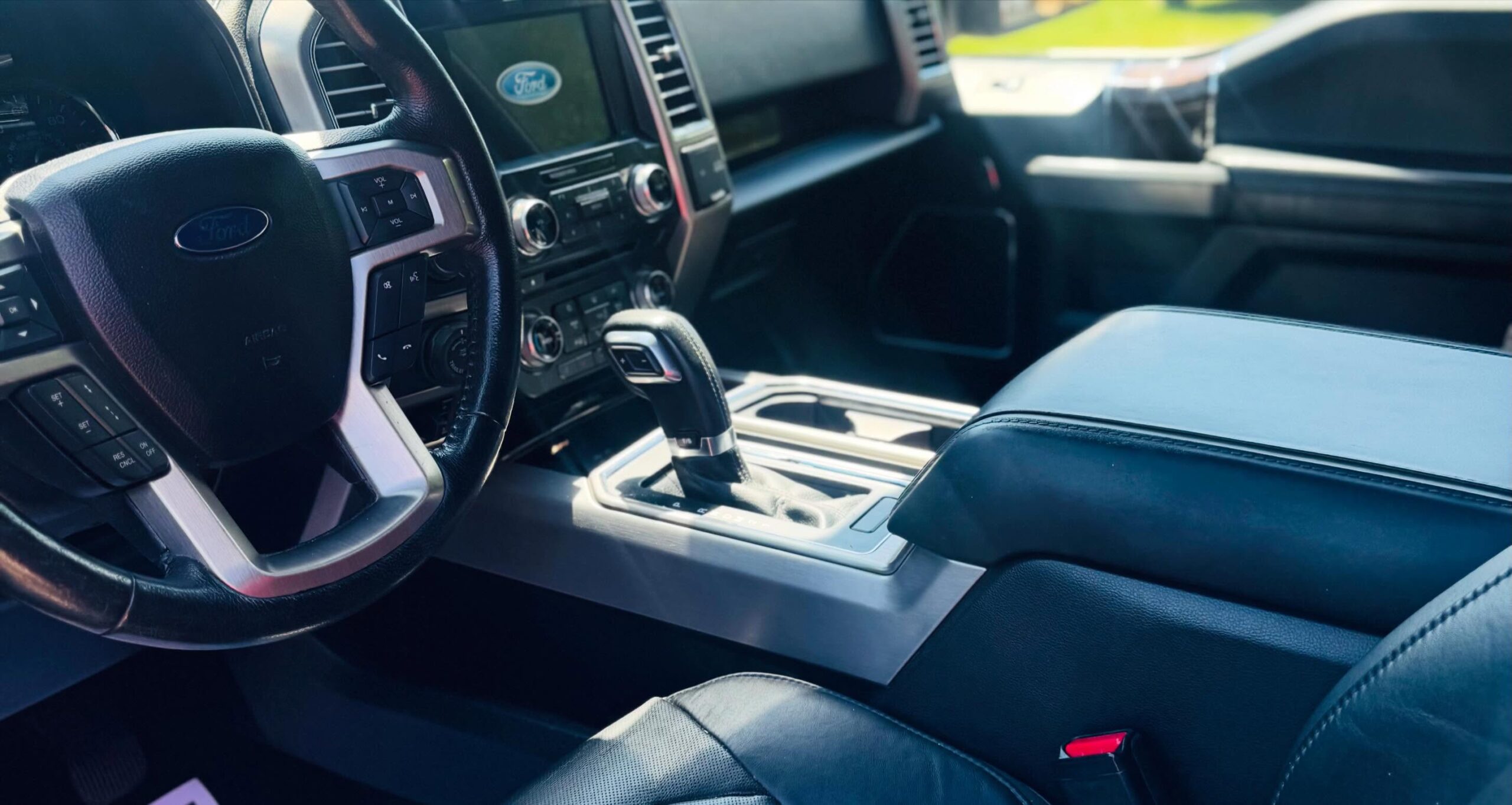 
2016 Ford F-150 Platinum 4×4 full									