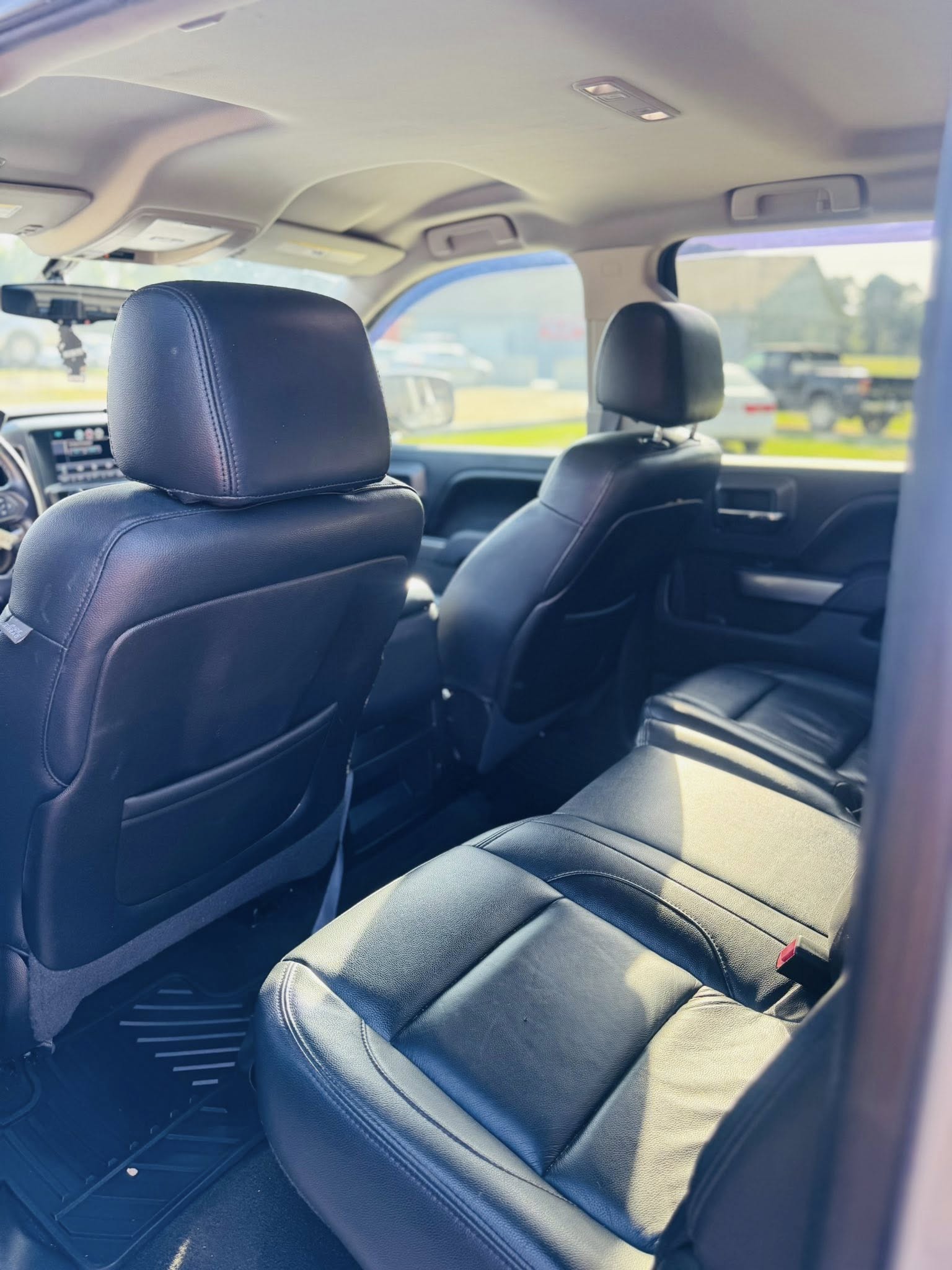 
2015 Chevrolet Silverado LT full									