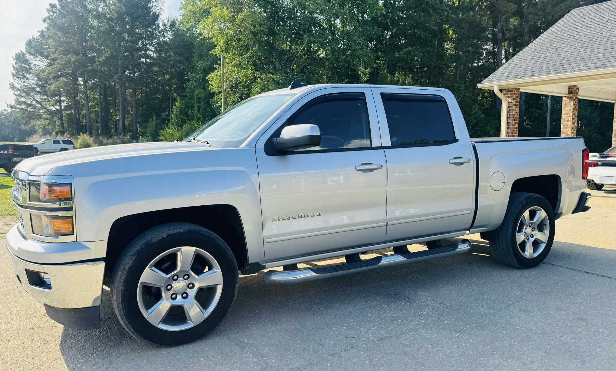 
2015 Chevrolet Silverado LT full									