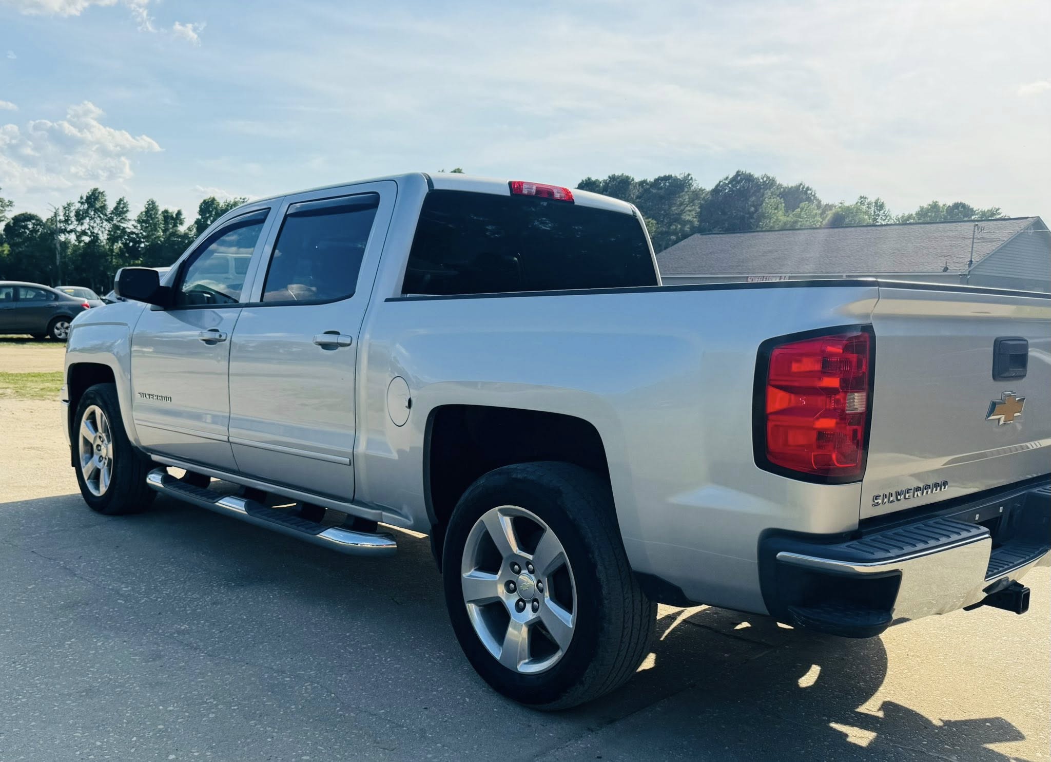 
2015 Chevrolet Silverado LT full									