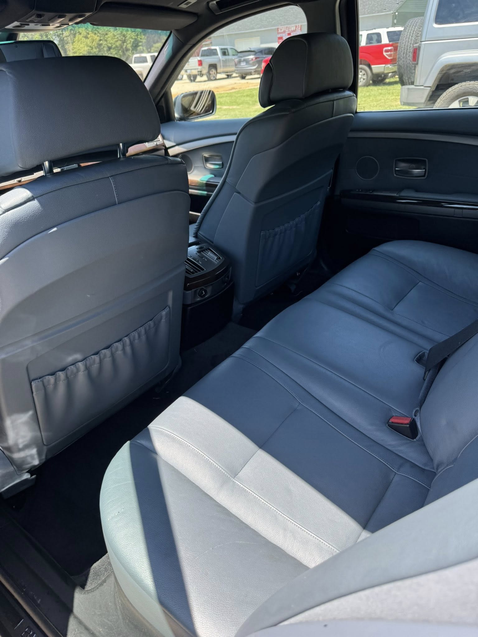 
2008 BMW 750i Luxury Sedan full									