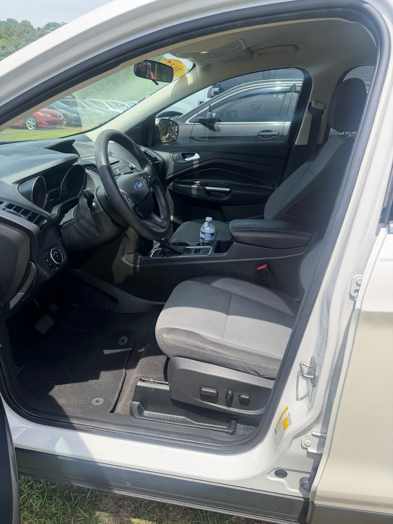 
2017 Ford Escape SE full									