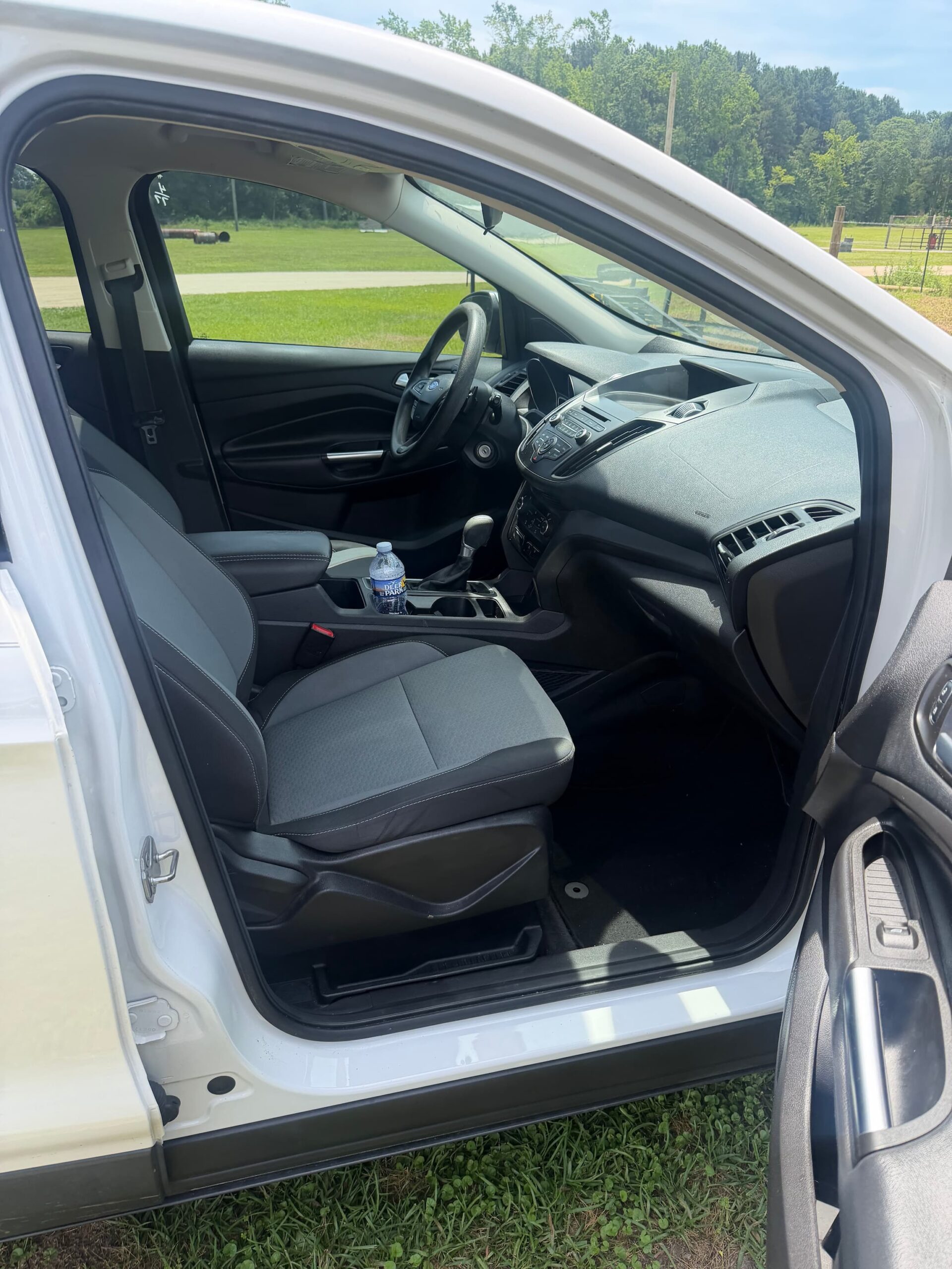 
2017 Ford Escape SE full									