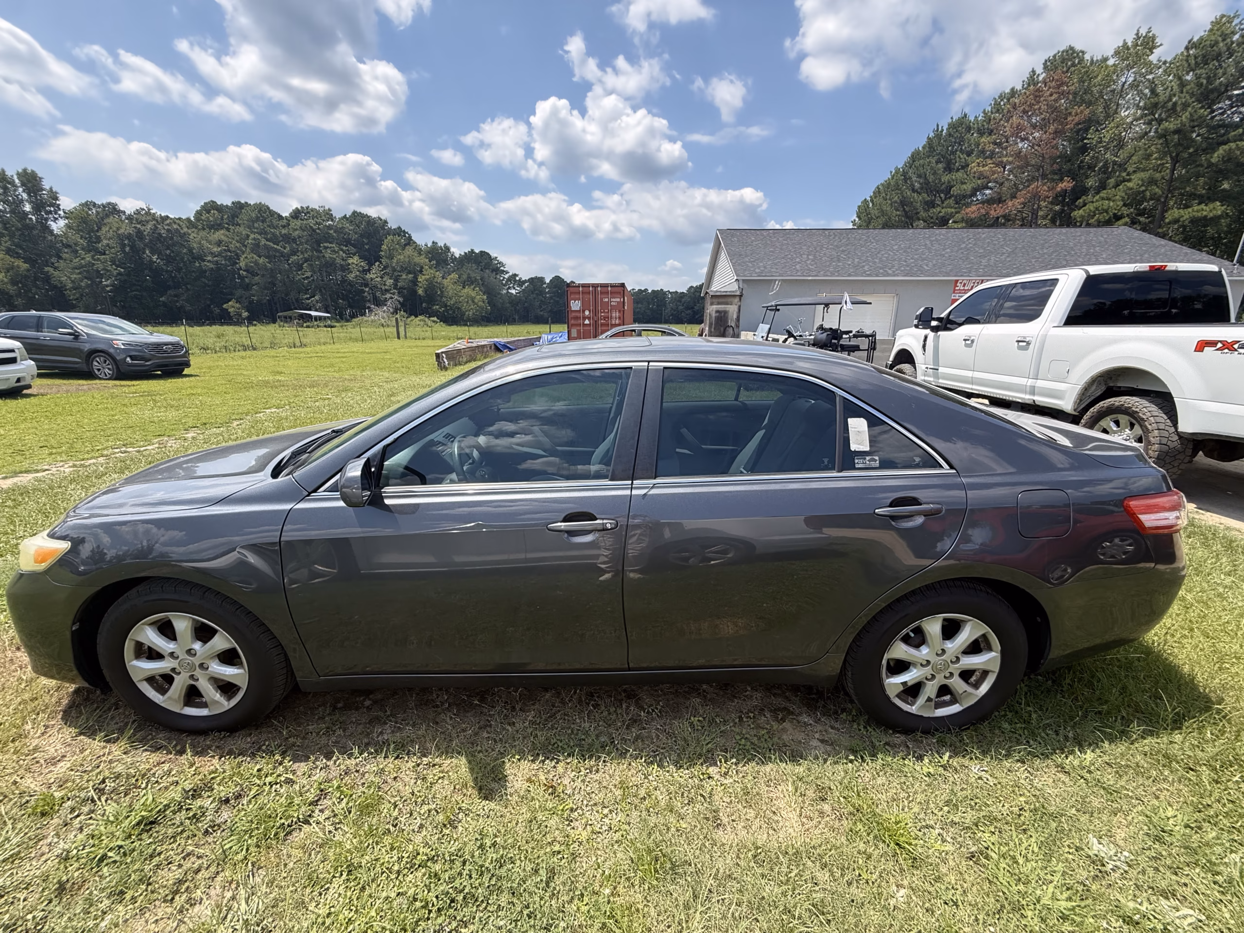 
2011 Toyota Camry LE full									