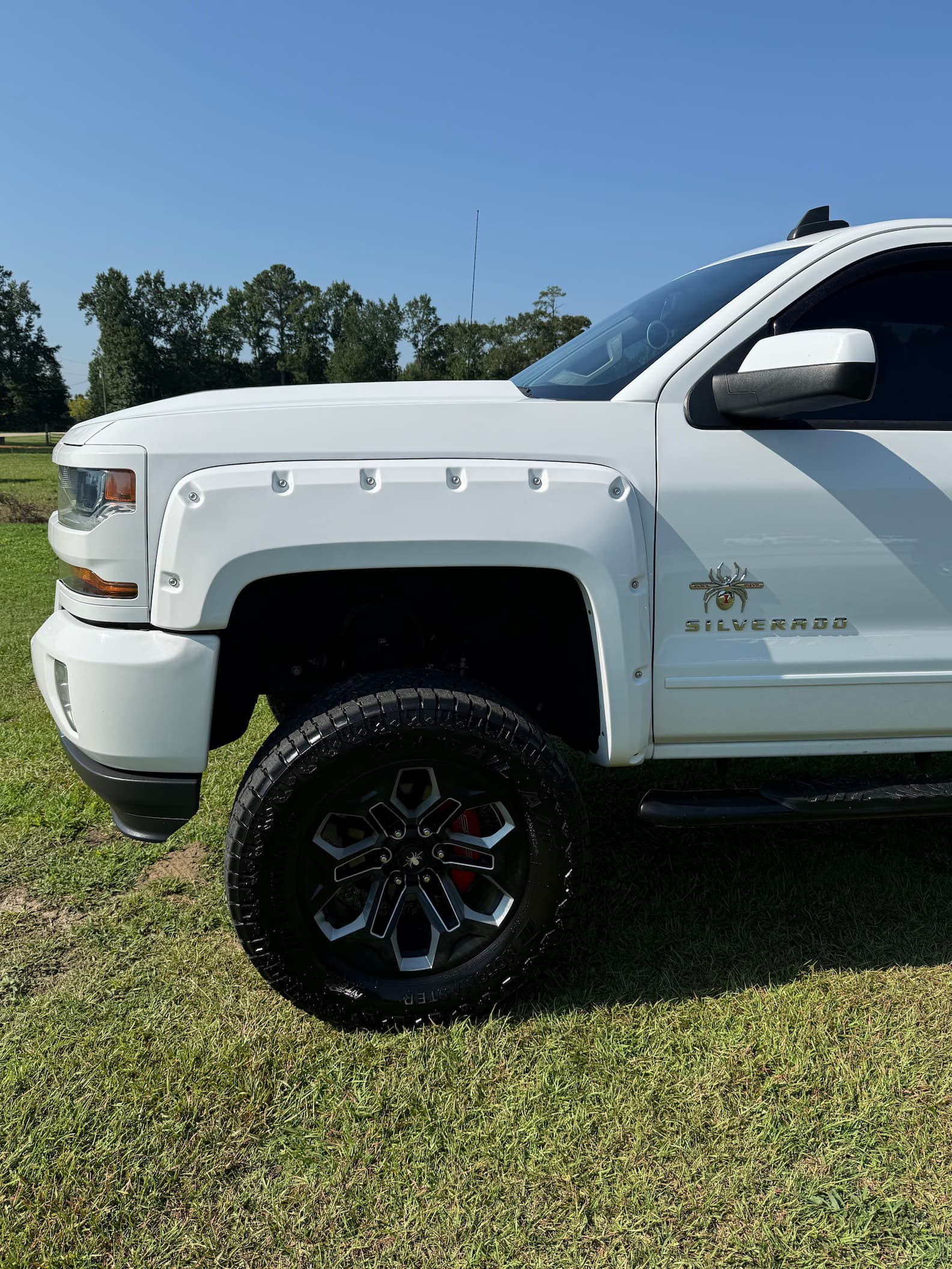 
2017 Chevrolet Silverado 1500 LT Black Window Edition full									
