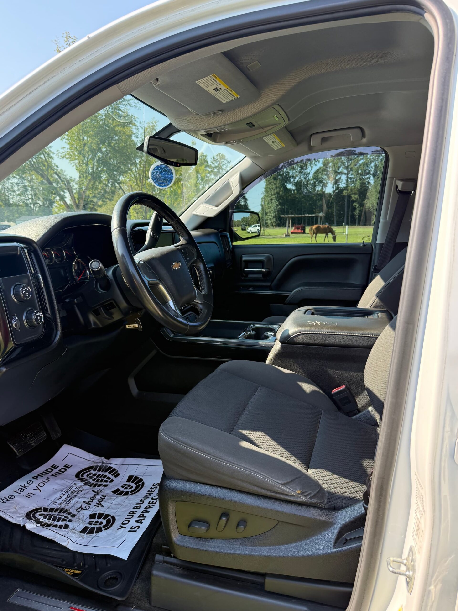 
2017 Chevrolet Silverado 1500 LT Black Window Edition full									
