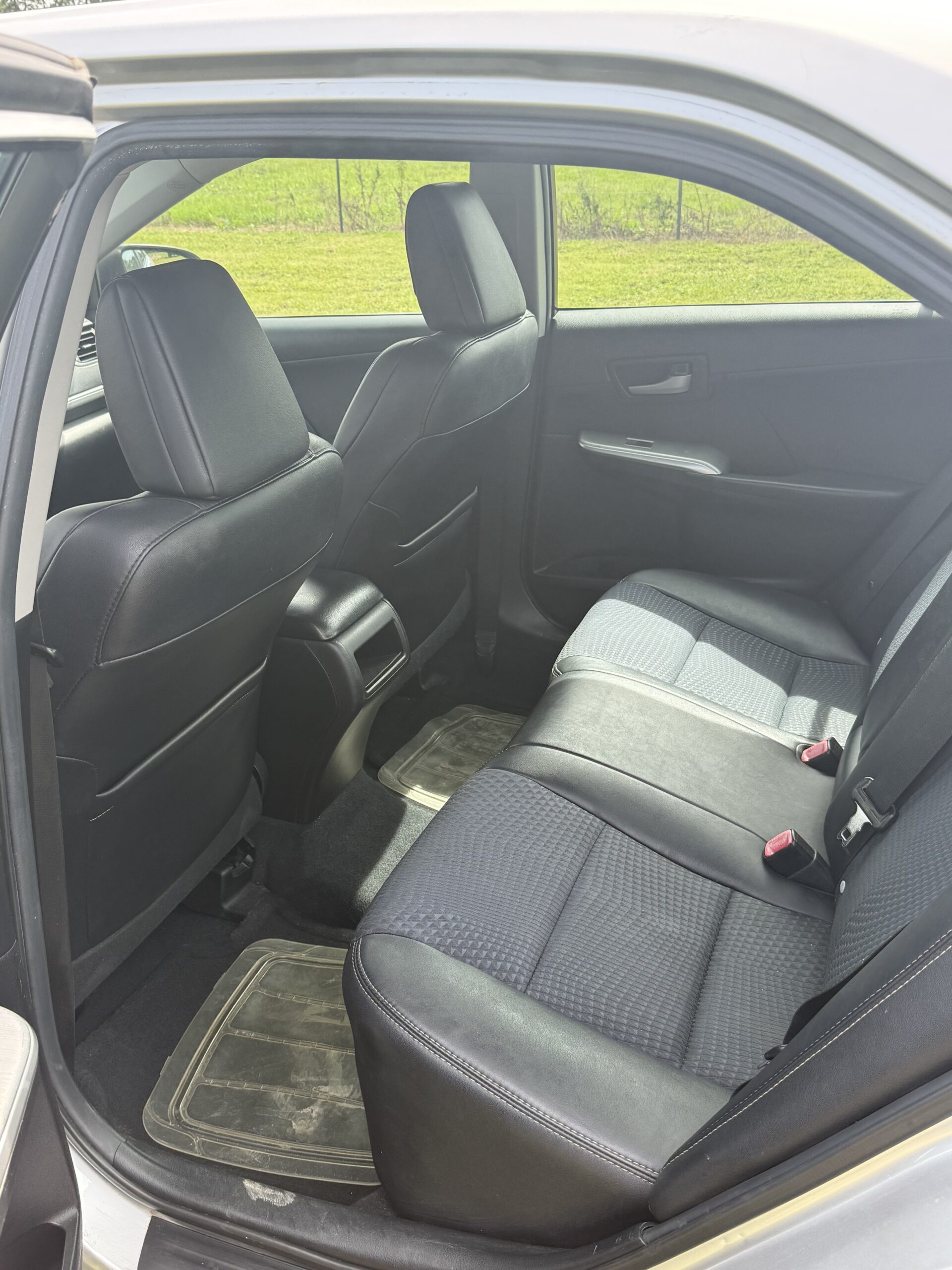
2014 Toyota Camry SE full									