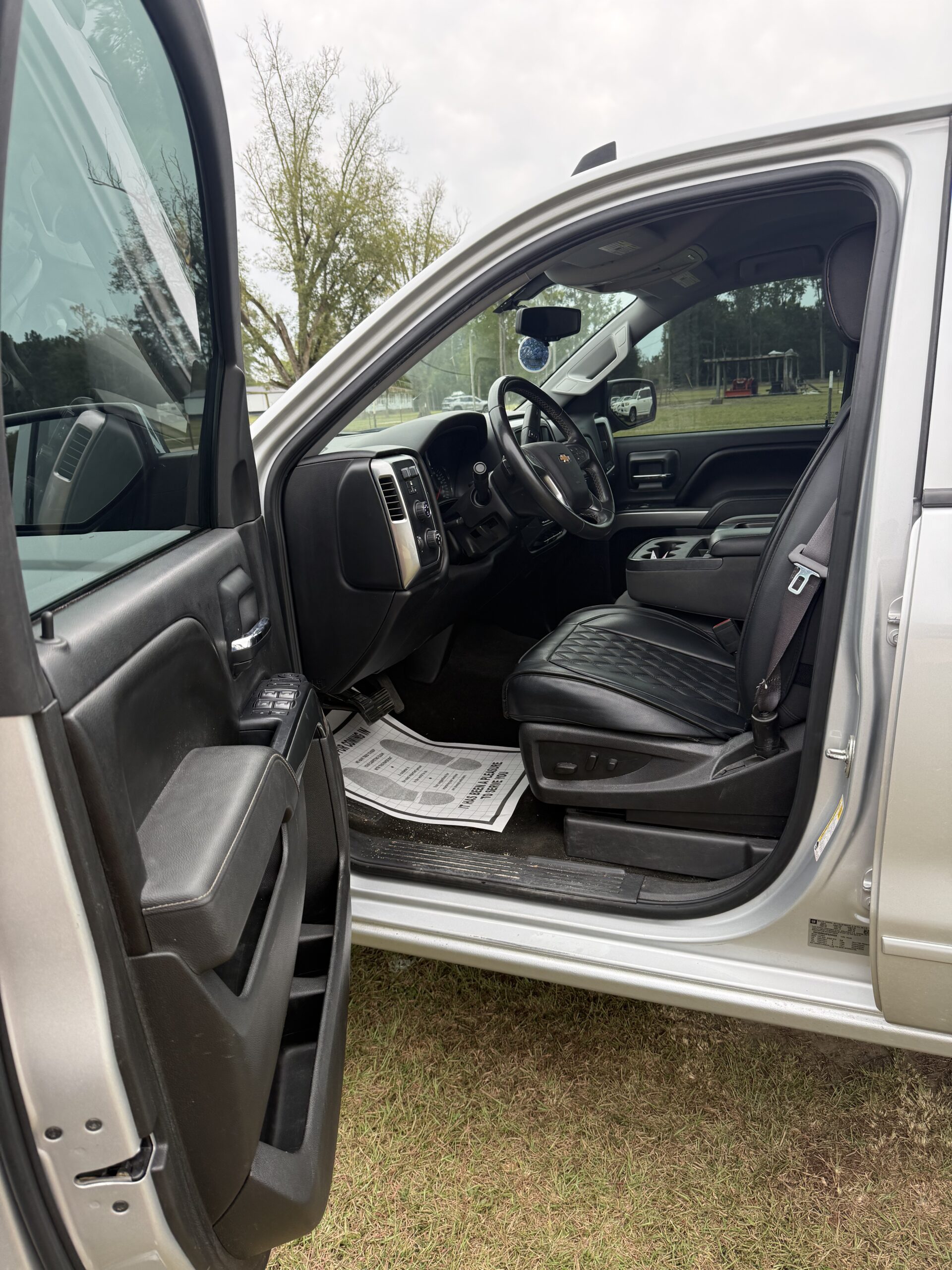 
2015 Chevrolet Silverado full									